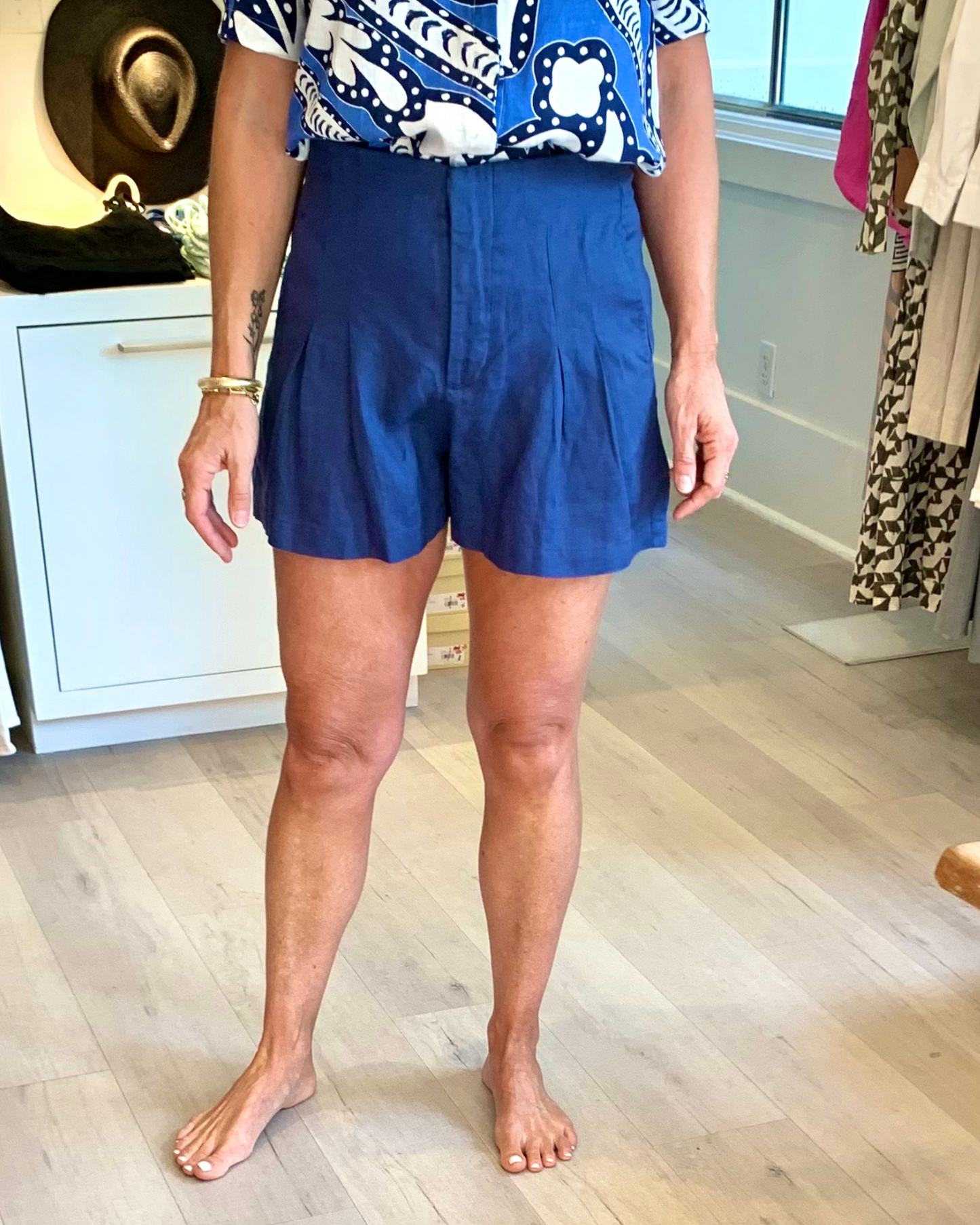 Frida Linen Shorts in Deep Blue