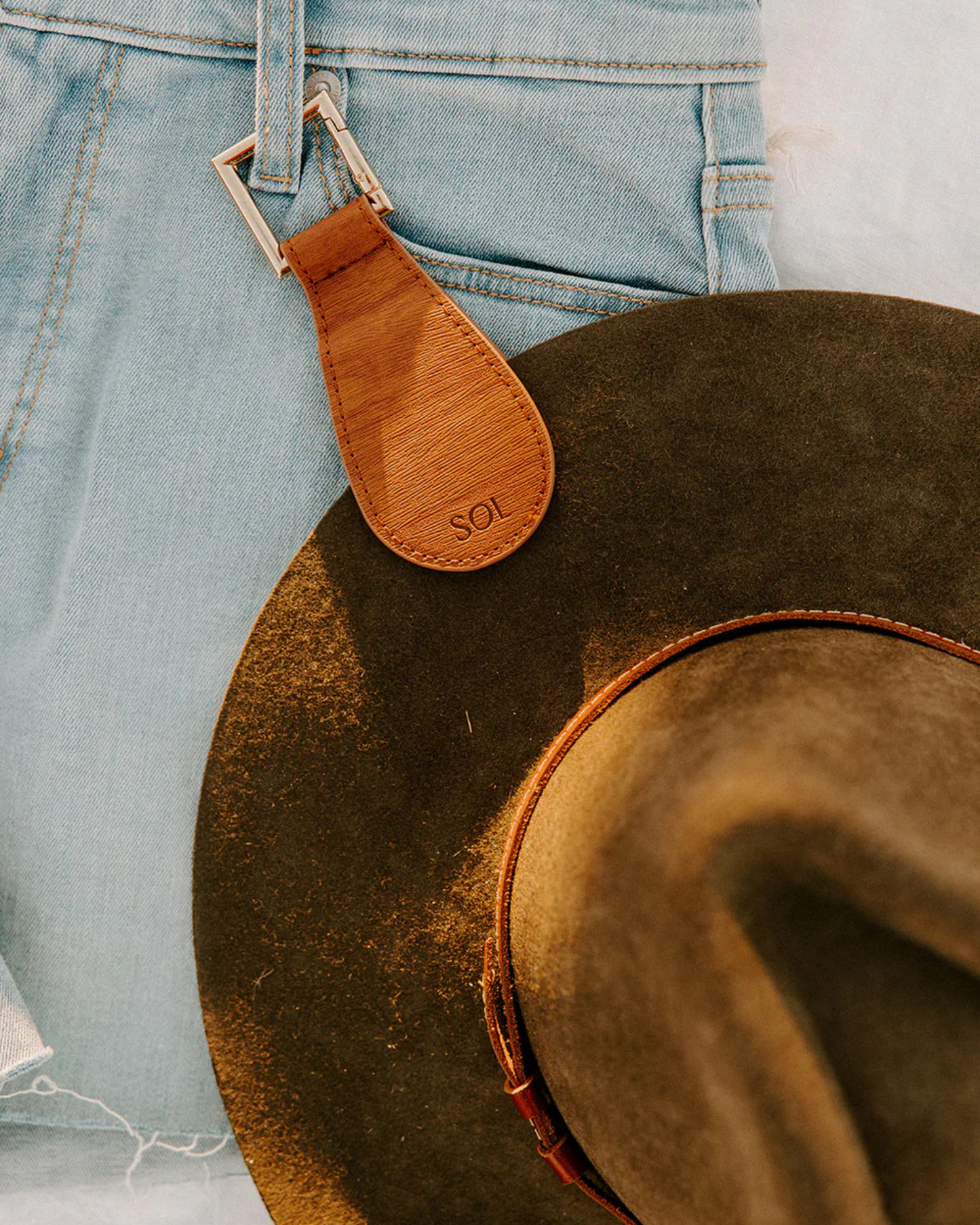 Hat Clip by Sol